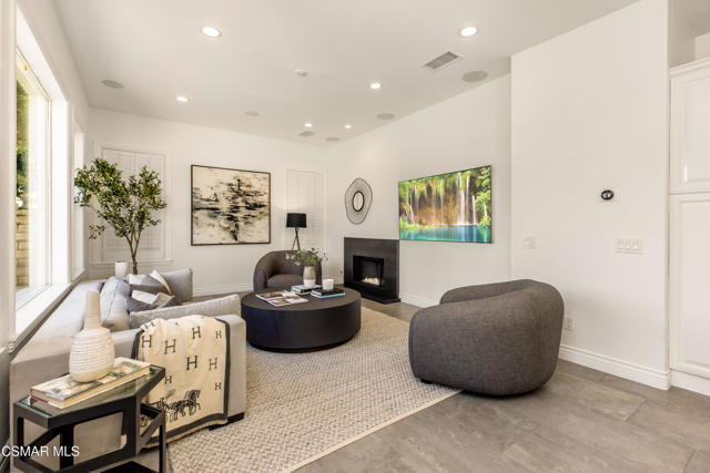 6072 Mandeville Place, Oak Park CA: https://media.crmls.org/mediaz/146ac4a5-e5d4-4dab-b270-c5574aa9f7cf.jpg
