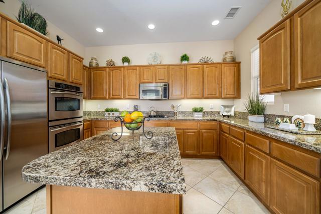 61436 Topaz Drive, La Quinta CA: https://media.crmls.org/mediaz/146b04e2-4306-4eeb-8231-42e2267601fc.jpg
