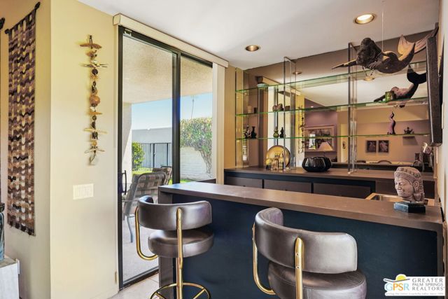 1445 Via Isla, Palm Springs CA: https://media.crmls.org/mediaz/146b0849-26d6-4a82-a786-8f9db19b1b6f.jpg