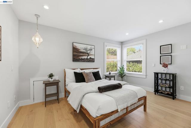 Image 26 of 45 For 1841 Vine St