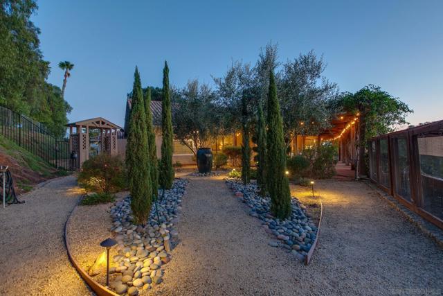 2610 Sunset Hills, Escondido CA: https://media.crmls.org/mediaz/146b5ca8-9576-46a8-8336-83d4985516a8.jpg