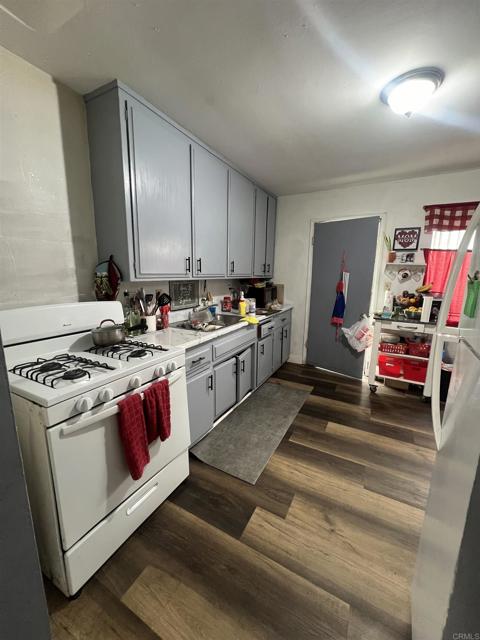539 45 S 36th Street, San Diego CA: https://media.crmls.org/mediaz/146b8c03-0456-40b6-b1a1-54d04f901043.jpg