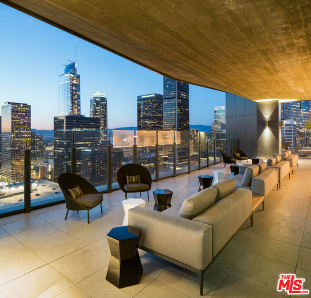 801 S OLIVE Street, Los Angeles CA: https://media.crmls.org/mediaz/146bb2fd-79c4-4296-8669-6735238f2ff1.jpg