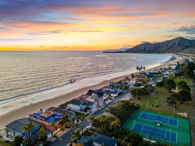 2956 Solimar Beach Drive Drive, Ventura CA: https://media.crmls.org/mediaz/146be1ad-7777-4ef6-94c7-ab1a140096e5.jpg