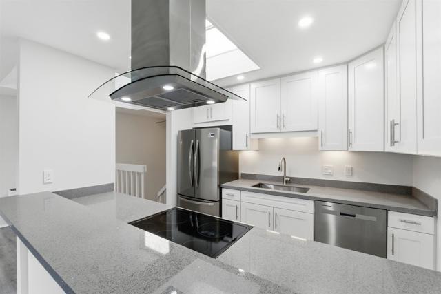 2388 Altisma Way, Carlsbad CA: https://media.crmls.org/mediaz/146c380e-f1b7-4e81-9ca1-ac4cfe33cf43.jpg