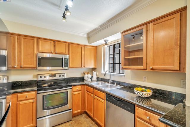 383 Eastridge Dr, San Ramon CA: https://media.crmls.org/mediaz/146c43d0-c097-4cc4-bbe5-3db7c9f0448f.jpg