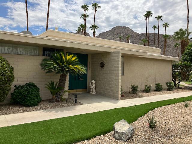 76795 Lark Drive, Indian Wells CA: https://media.crmls.org/mediaz/146c4612-edb4-46a5-a7a0-20874500c98a.jpg