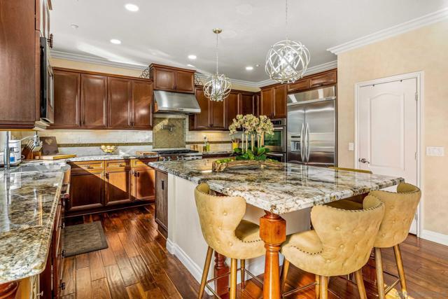 278 Avenida Loretta, Chula Vista CA: https://media.crmls.org/mediaz/146c7dd7-9137-4f0e-a25c-fc8a49eedeee.jpg