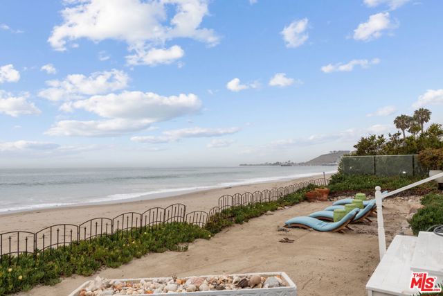 22416 Pacific Coast Highway, Malibu CA: https://media.crmls.org/mediaz/146c8bbb-bd42-4566-a719-52bcf415288e.jpg