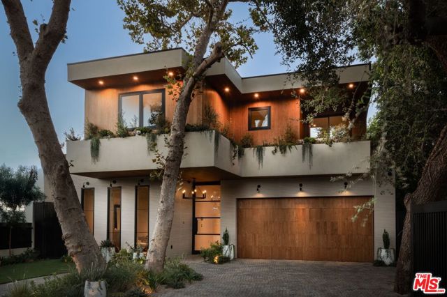 13221 Hesby Street, Sherman Oaks CA: https://media.crmls.org/mediaz/146c96f7-f701-4d2a-93e5-6ff7123d6954.jpg