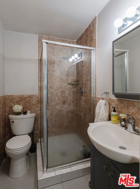 617 Westmount Drive, West Hollywood CA: https://media.crmls.org/mediaz/146caacb-07c6-4879-a9e3-4cdeb3c7dfe4.jpg