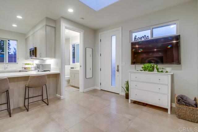 5380 Los Robles Drive, Carlsbad CA: https://media.crmls.org/mediaz/146d1379-c452-41bf-b097-3f8f0798b440.jpg