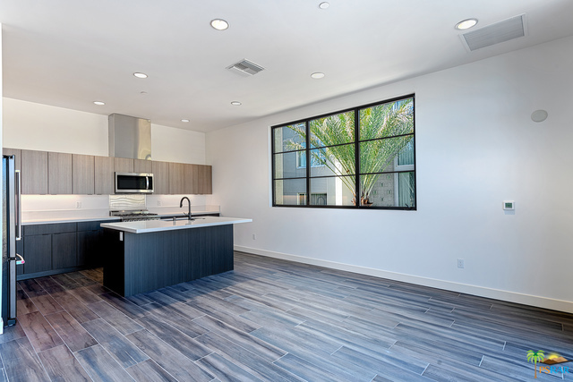 111 N Palm Canyon Drive, Palm Springs CA: https://media.crmls.org/mediaz/146d4781-a5fb-4c35-8bb7-b64b10146215.jpg