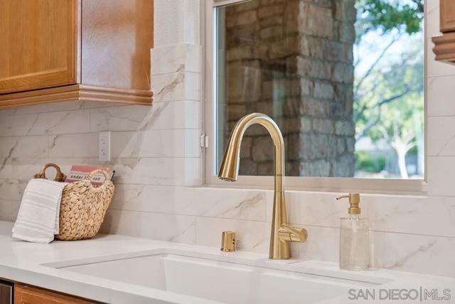 15820 Paseo Del Sur, San Diego CA: https://media.crmls.org/mediaz/146d5297-2023-4dac-92e6-547c4563c9e7.jpg