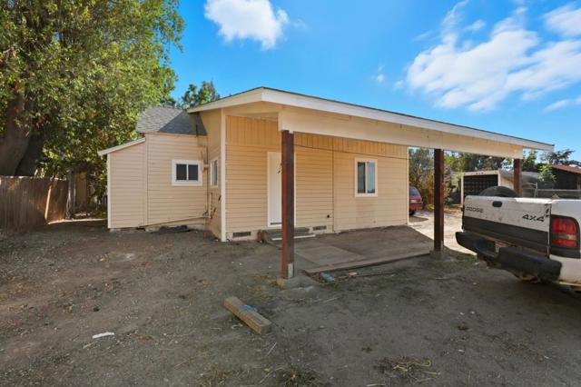 790 Shore Road, Hollister CA: https://media.crmls.org/mediaz/146d5675-98c4-454c-8f5a-d8e45d77f47f.jpg