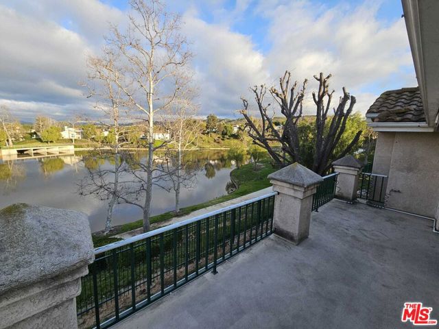 290 Ridgeton Lane, Simi Valley CA: https://media.crmls.org/mediaz/146d92b7-5b57-47f1-8425-8fb483a4a6f3.jpg