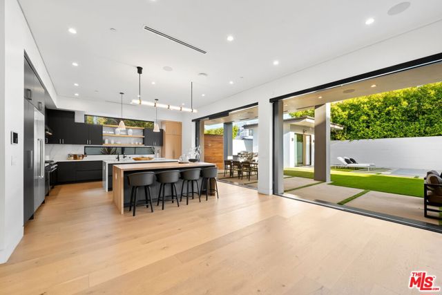 14812 Morrison Street, Sherman Oaks CA: https://media.crmls.org/mediaz/146dc003-649e-4102-9215-341dc231e518.jpg