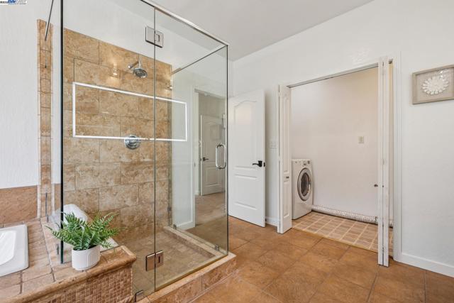3296 Walnut Ln, Lafayette CA: https://media.crmls.org/mediaz/146df168-d9d4-405e-ae27-267a5f80489e.jpg