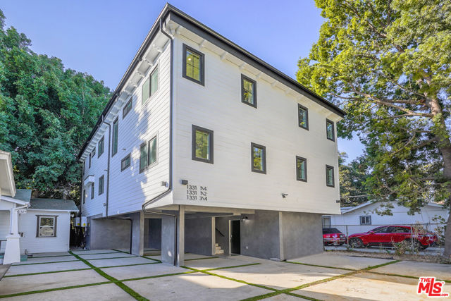 1331 N June Street, Los Angeles CA: https://media.crmls.org/mediaz/146e3359-c82c-4d68-a5fb-2a11a4024379.jpg
