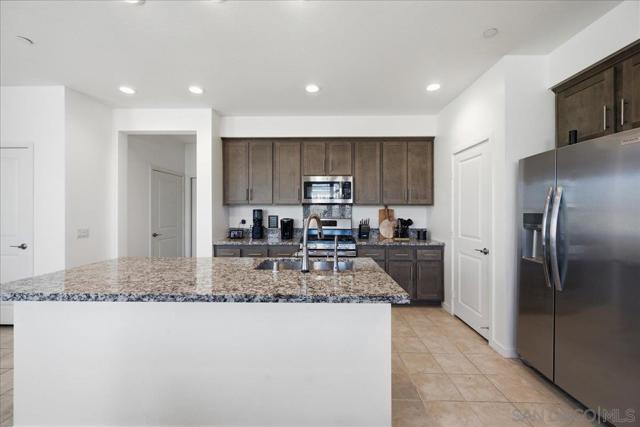 39319 Corvina, Temecula CA: https://media.crmls.org/mediaz/146e4603-7fac-49c2-87e4-75540fefffe7.jpg