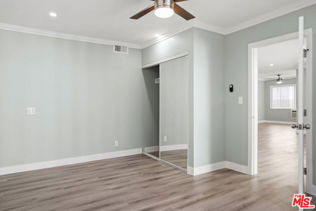 11860 Chandler Boulevard, Valley Village CA: https://media.crmls.org/mediaz/146f192f-3df9-4871-969e-dc0ea9eaebfc.jpg