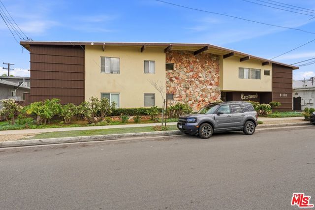 21110 Wood Avenue, Torrance CA: https://media.crmls.org/mediaz/1470076d-0558-4ae0-92a1-8a4ea97ef19f.jpg