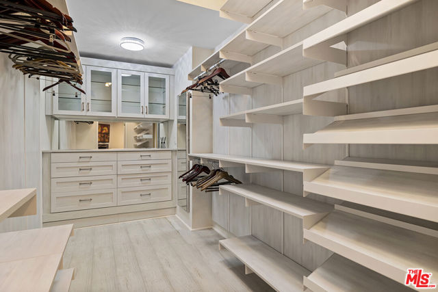 7834 Electra Drive, Los Angeles CA: https://media.crmls.org/mediaz/147090f6-96b6-43e7-936d-045d34f59edf.jpg