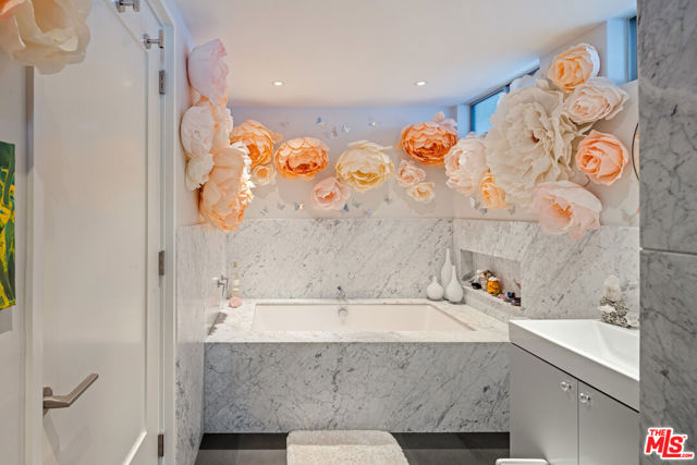 16745 Bosque Drive, Encino CA: https://media.crmls.org/mediaz/147130d0-a7cb-4618-92d0-f739e88f0067.jpg