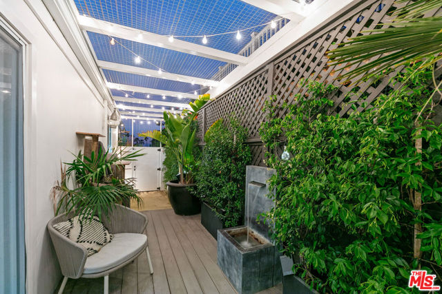 29500 Heathercliff Road, Malibu CA: https://media.crmls.org/mediaz/1471a318-d8c1-489e-a26a-b0b896c553f2.jpg