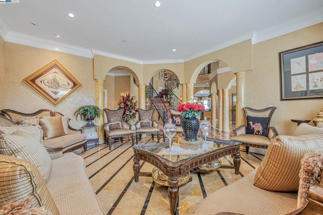190 Pickering Ave, Fremont CA: https://media.crmls.org/mediaz/147222ad-3ddd-4840-83c5-cce2c29a90b0.jpg