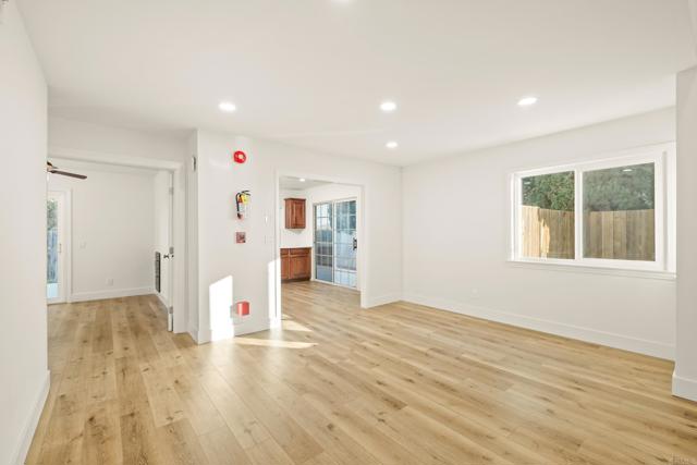 Detail Gallery Image 9 of 39 For 1347 Dorsey Way, Vista,  CA 92083 - 3 Beds | 2 Baths