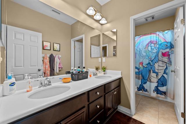 32113 Sycamore Ct, Temecula CA: https://media.crmls.org/mediaz/14733bd0-7411-40d7-87c0-868ae6fdfa17.jpg