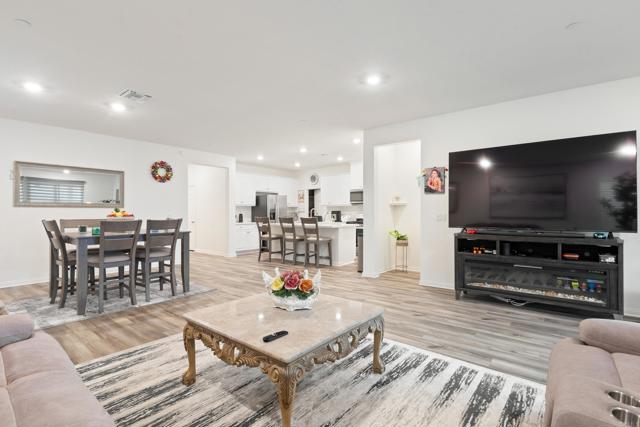 25709 Buckeye Meadow Lane, Homeland CA: https://media.crmls.org/mediaz/14734967-7669-41a3-8ee6-06276a438e65.jpg