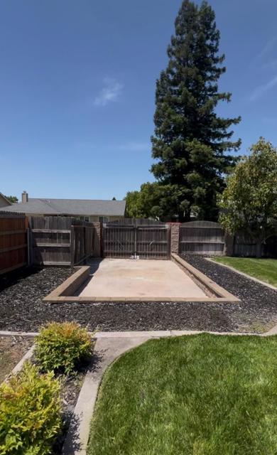 8613 Elk Way, Elk Grove CA: https://media.crmls.org/mediaz/14734bb8-d276-4058-84f1-0fa68c880be8.jpg
