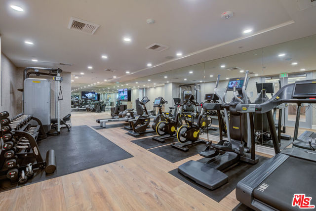 17325 Castellammare Drive, Pacific Palisades CA: https://media.crmls.org/mediaz/147370b1-4ba2-43e7-adc3-593b6a3b952c.jpg