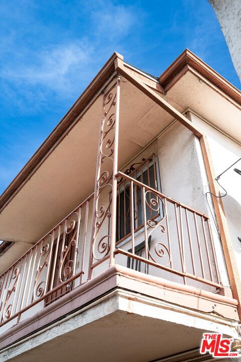 4214 W Slauson Avenue, Los Angeles CA: https://media.crmls.org/mediaz/147375e9-ac04-4ee5-b244-72c525d2cac5.jpg