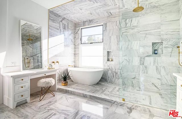 12509 W Sunset Boulevard, Los Angeles CA: https://media.crmls.org/mediaz/1473b927-f2e9-4483-a1ce-afeaedcd8ab2.jpg