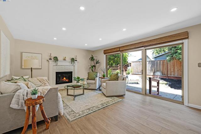 5375 Sandra Way, Livermore CA: https://media.crmls.org/mediaz/1473cb52-98e4-4472-8266-66713071eb5d.jpg