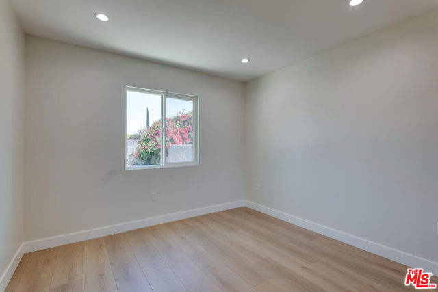 7444 Ostrom Avenue, Lake Balboa CA: https://media.crmls.org/mediaz/1473f46b-a0e2-47ba-a86b-944bffc1c84e.jpg