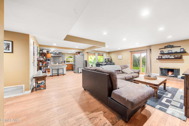 2719 Licia Place, Simi Valley CA: https://media.crmls.org/mediaz/14741bcc-f1ad-4062-990f-63e7744d0a23.jpg