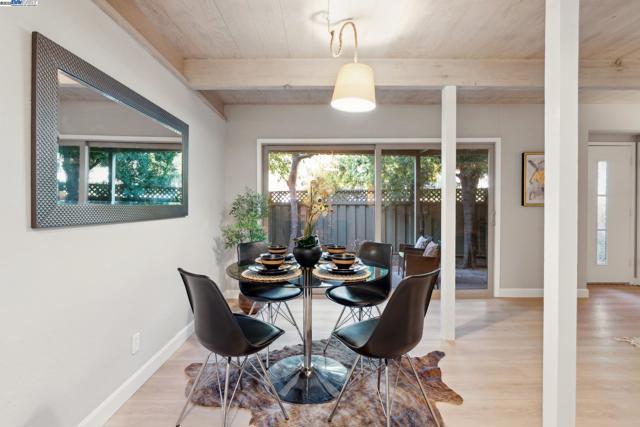 278 Monroe Dr., Mountain View CA: https://media.crmls.org/mediaz/1474ea41-0128-4a28-b04a-eb76bcf93a4b.jpg