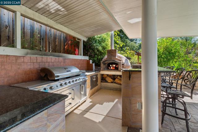 865 El Cerro Blvd, Danville CA: https://media.crmls.org/mediaz/14750800-69c6-492a-9f05-858a46e13c68.jpg