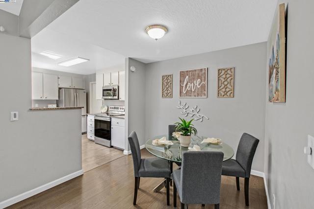1328 Star Bush Ln, San Jose CA: https://media.crmls.org/mediaz/14759f59-405f-43b3-af74-5b9244c052c4.jpg