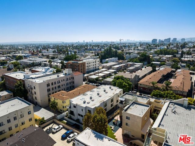 1624 Normandie Avenue, Los Angeles, California 90027, 3 Bedrooms Bedrooms, ,2 BathroomsBathrooms,Townhouse,For Sale,Normandie,23311703