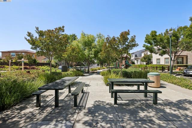 5010 Barrenstar Way, San Ramon CA: https://media.crmls.org/mediaz/1478ce22-8050-4011-9f8d-b5ca00894200.jpg