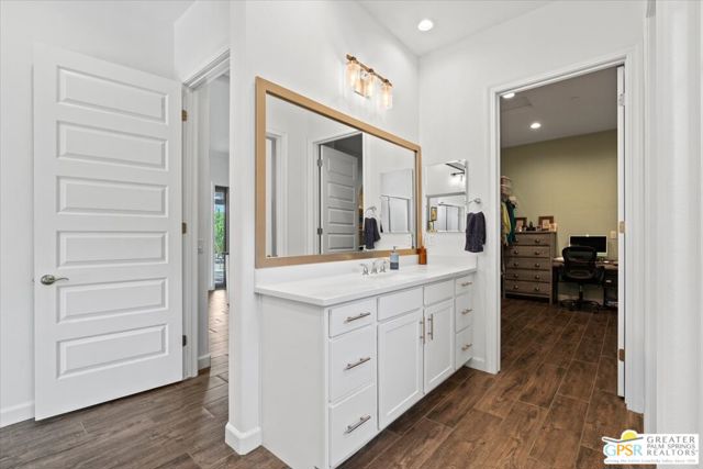 Dual Sinks and walk-in closet