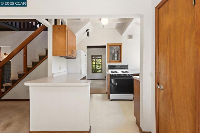 37 La Madronal, Orinda CA: https://media.crmls.org/mediaz/147a7bdb-4b5c-4499-9ba3-b93cf563d925.jpg