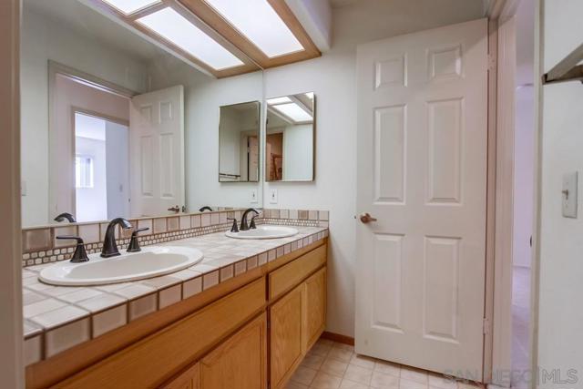 11742 Avenida Sivrita, San Diego CA: https://media.crmls.org/mediaz/147a8177-d5fc-4aed-a59d-c55ac24fcc76.jpg
