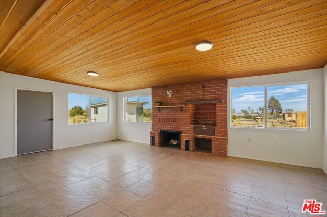 6391 Ruth Drive, Yucca Valley CA: https://media.crmls.org/mediaz/147a863f-9eef-4aba-8367-0527c1520d9c.jpg