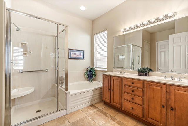 80132 Avenida Santa Olivia, Indio CA: https://media.crmls.org/mediaz/147bb6d0-1b45-47dc-93d2-71a2bc40588b.jpg